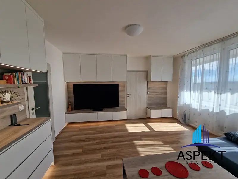 Prodej bytu 4+1 84 m², Praha – náhled fotky 1
