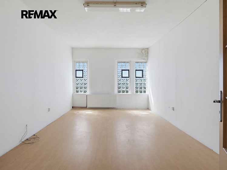 Pronájem komerčního prostoru, 2 350 m² (32 z 61)