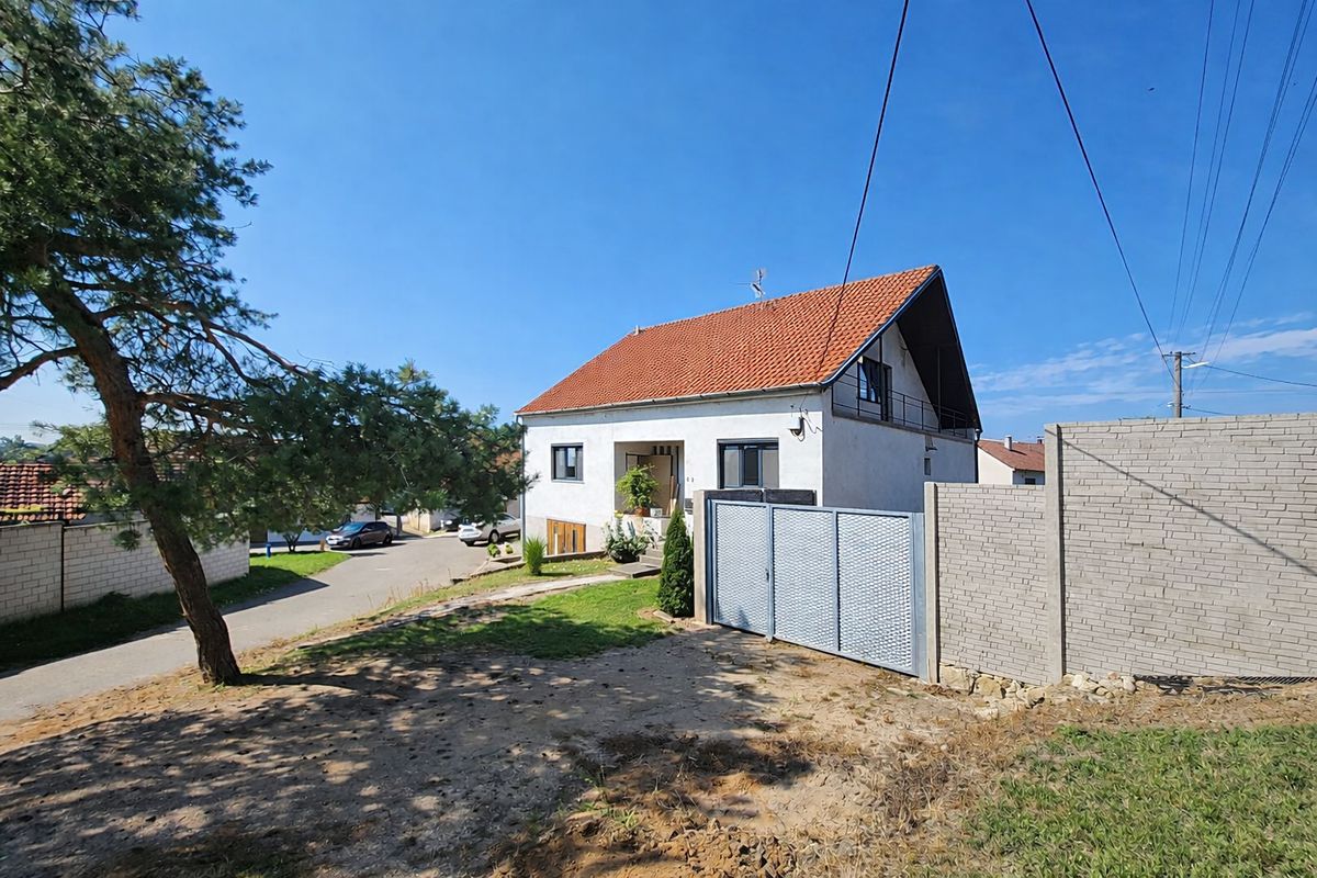 Prodej rodinného domu 121 m², pozemek 783 m², Přítluky – fotka 1 z 3
