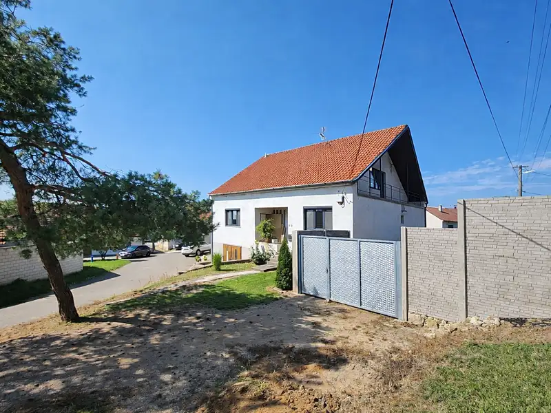 Prodej rodinného domu 121 m², pozemek 783 m², Přítluky – náhled fotky 1