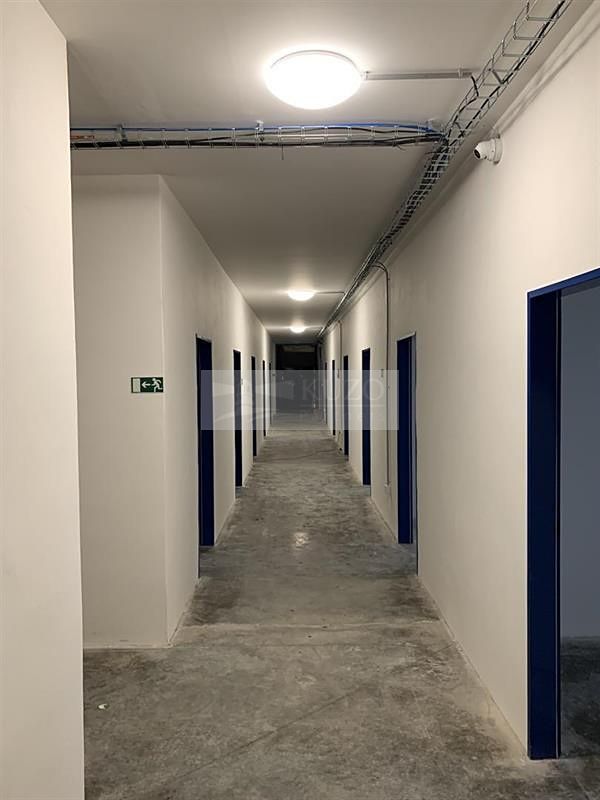 Pronájem skladového prostoru 14 m², Dobříč – fotka 1 z 3