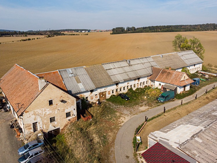 Prodej komerčního prostoru, 1 422 m² (3 z 16)