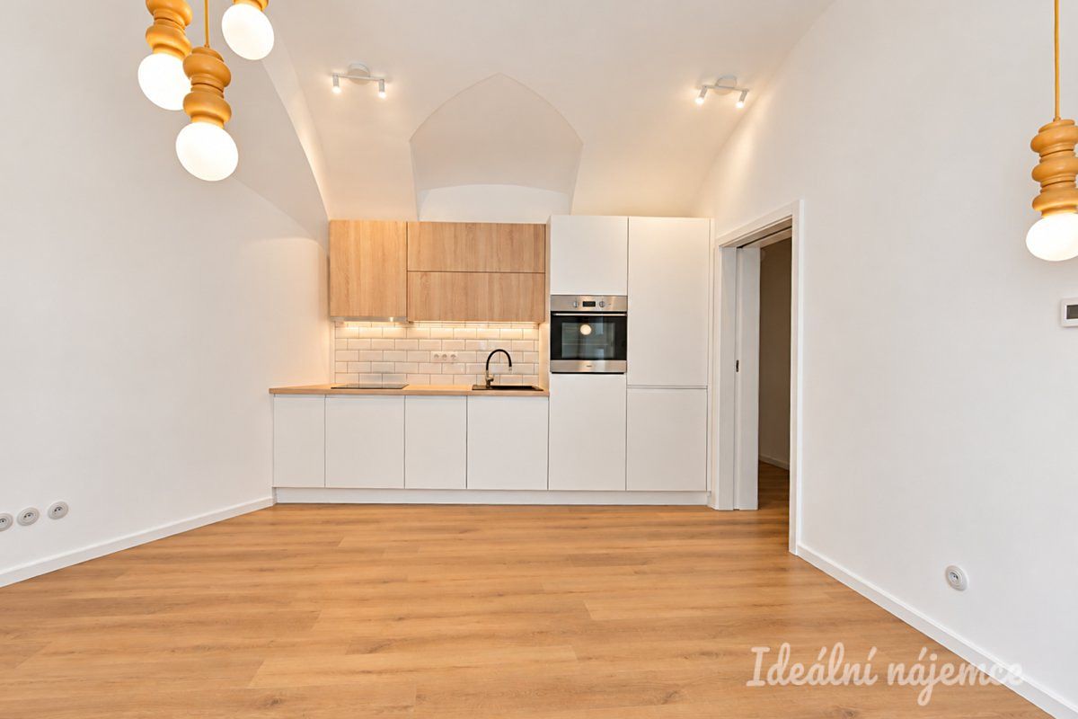 Pronájem bytu 2+kk 38 m² – fotografie 2