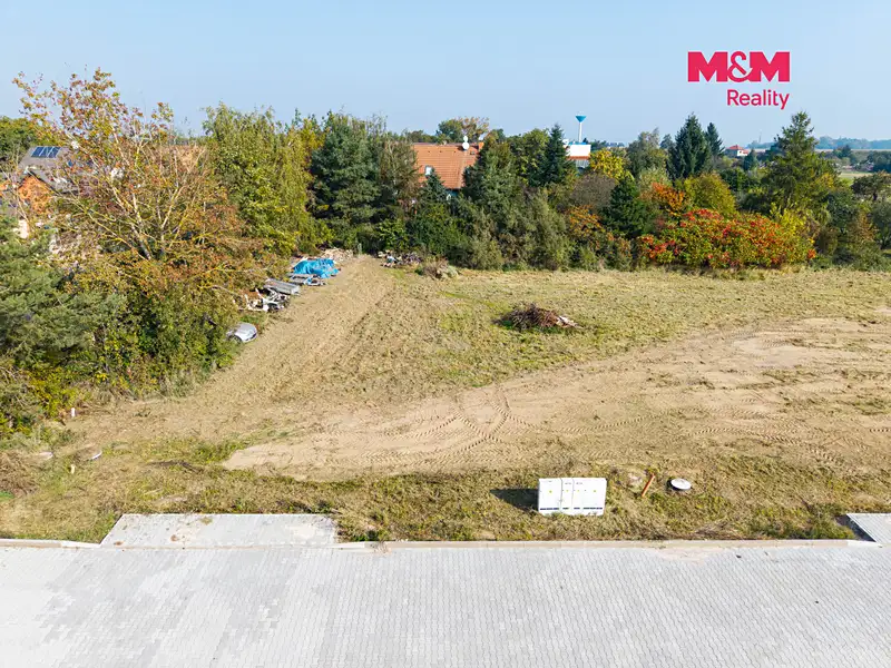 Prodej stavebního pozemku 823 m², Dobřenice – náhled fotky 3