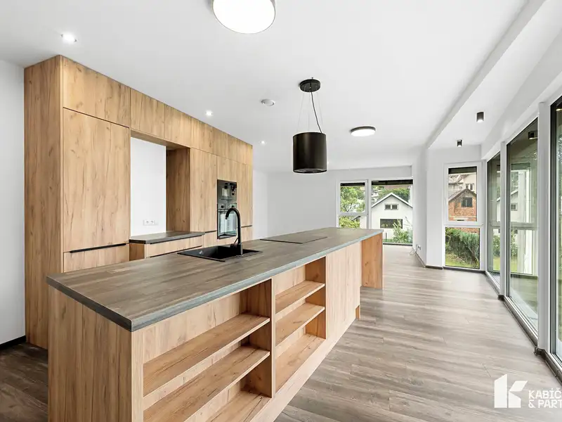 Prodej rodinného domu 171 m², pozemek 300 m², Kopřivnice – náhled fotky 2