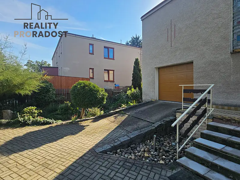 Prodej rodinného domu 167 m², pozemek 959 m², Modlany – náhled fotky 2