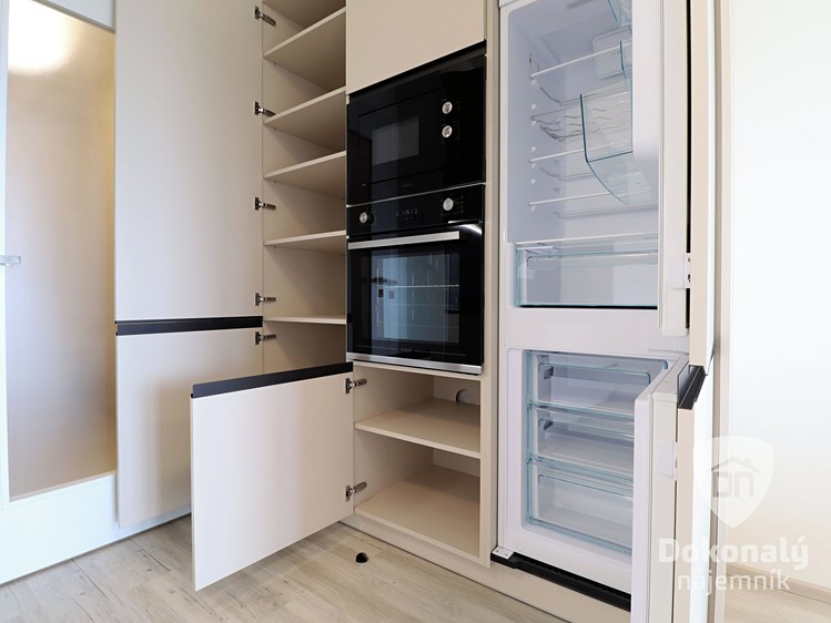 Pronájem bytu 1+kk, 34 m² (7 z 23)