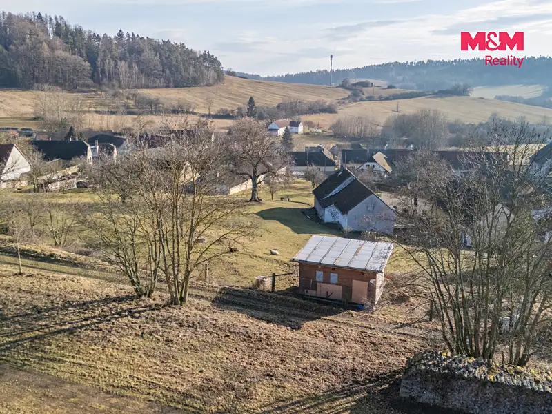 Prodej stavebního pozemku 1064 m², Chlumy – náhled fotky 2