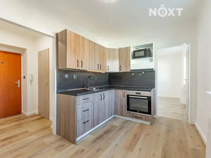 Pronájem bytu 2+1 44 m², Stochov – náhled fotky 1