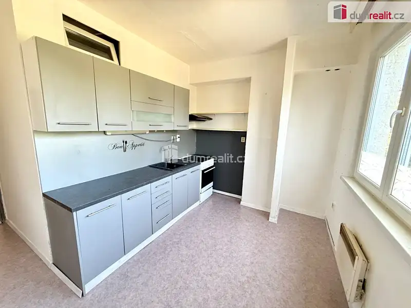 Pronájem bytu 3+1 88 m², Tursko – náhled fotky 1
