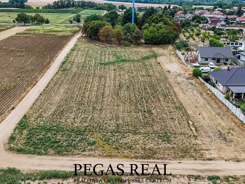 Prodej stavebního pozemku 3390 m², Hrádek – náhled fotky 2