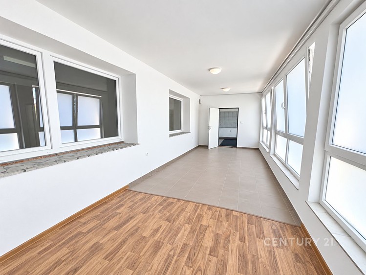 Prodej komerčního prostoru, 70 m² (4 z 12)