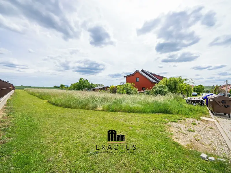 Prodej stavebního pozemku 1533 m², Šumice – náhled fotky 3