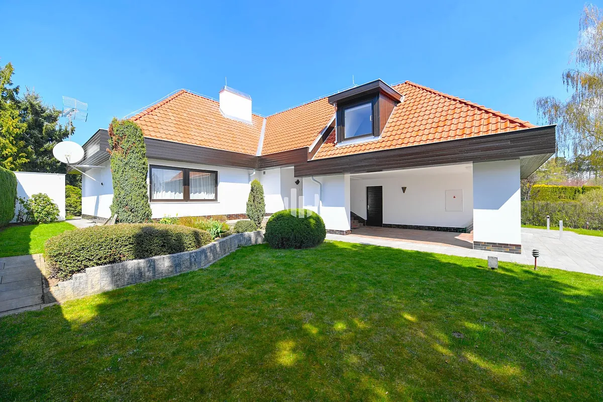 Pronájem kanceláře 417 m²