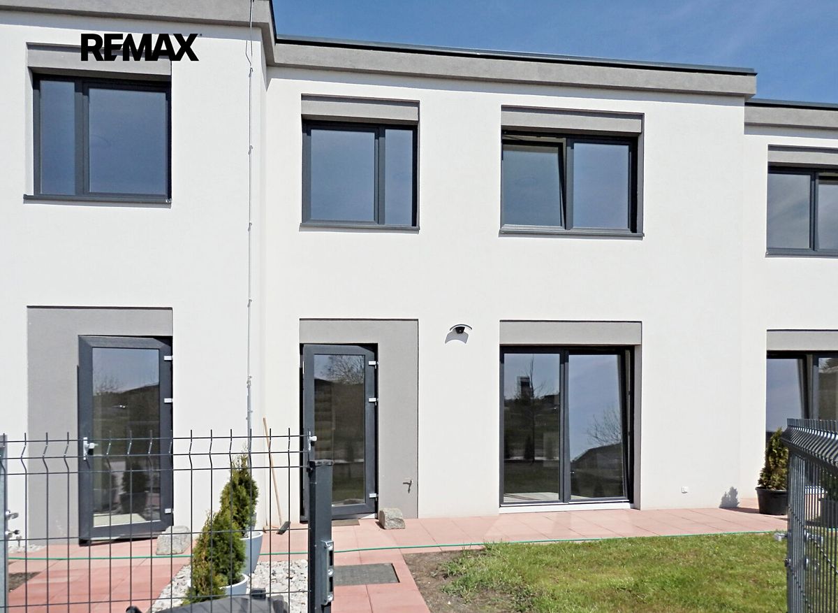 Pronájem bytu 3+kk 94 m², Říčany – fotka 1 z 3