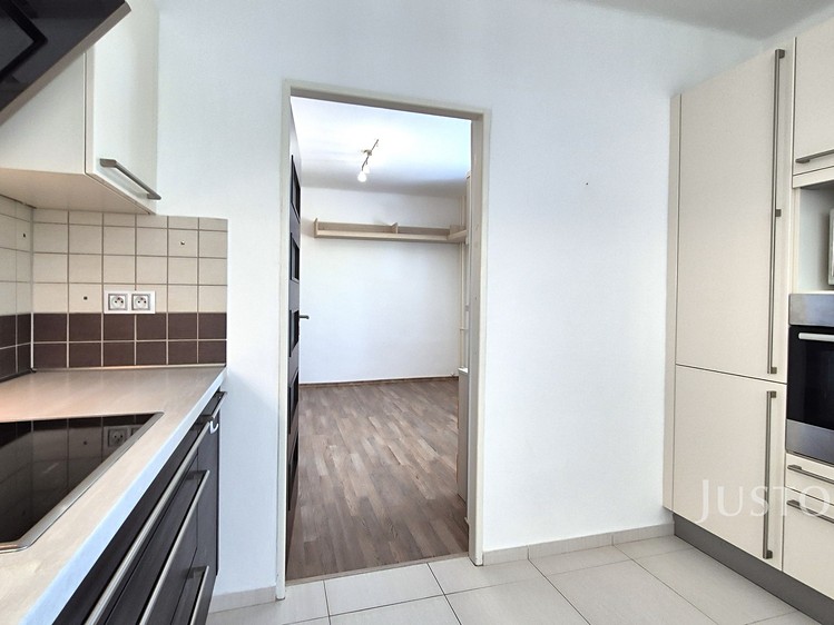Pronájem bytu 3+1, 79 m² (7 z 27)