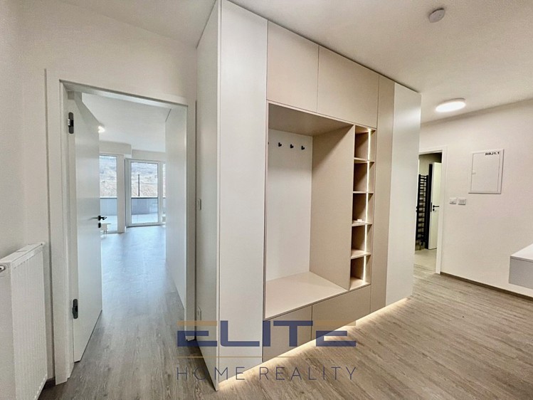 Pronájem bytu 3+kk, 106 m² (24 z 31)