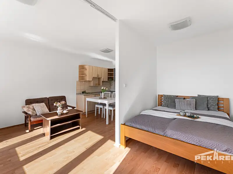 Prodej bytu 1+kk 36 m², Praha – náhled fotky 1