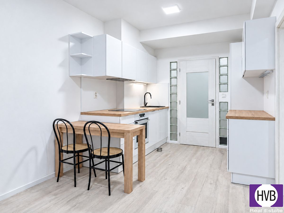 Prodej bytu 2+kk 42 m², Praha – fotka 1 z 3