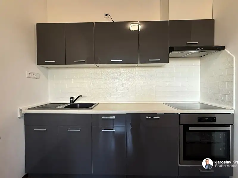 Pronájem bytu 2+kk 42 m², Železnice – náhled fotky 3