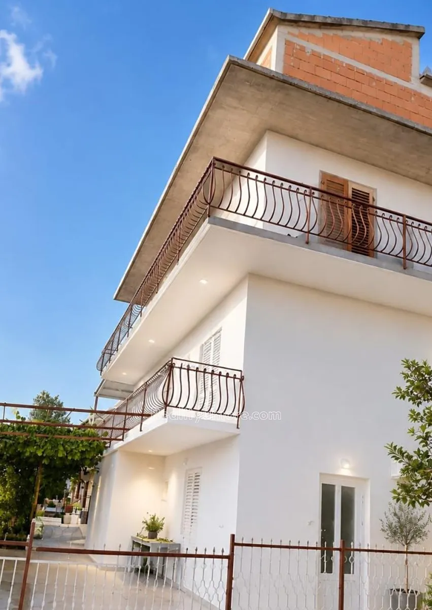Prodej rodinného domu 489 m², pozemek 457 m²