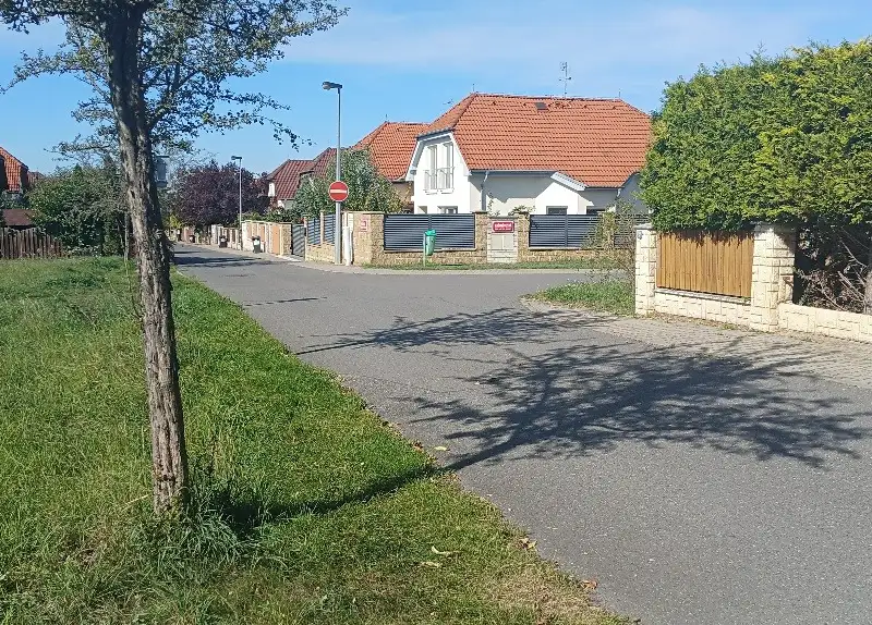 Prodej stavebního pozemku 755 m², Praha – náhled fotky 3