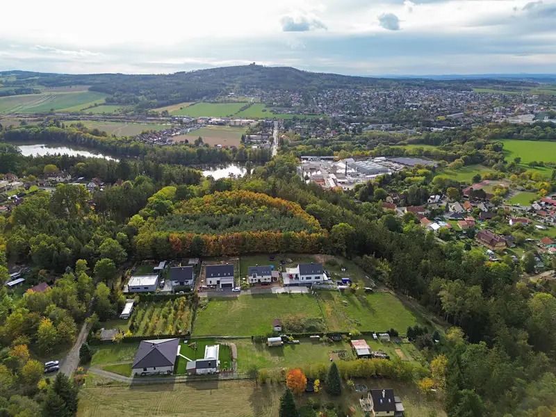 Prodej stavebního pozemku 2042 m², Starý Plzenec – náhled fotky 1