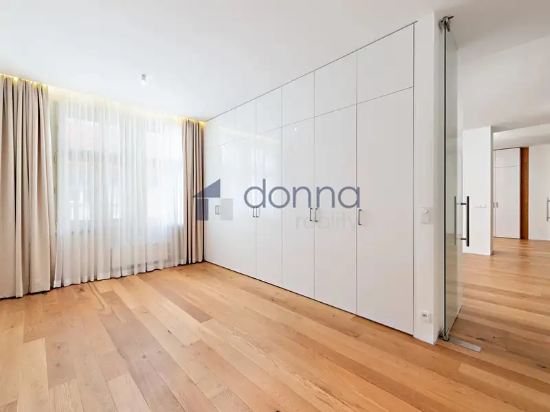 Pronájem bytu 5+kk 184 m², Praha – náhled fotky 3
