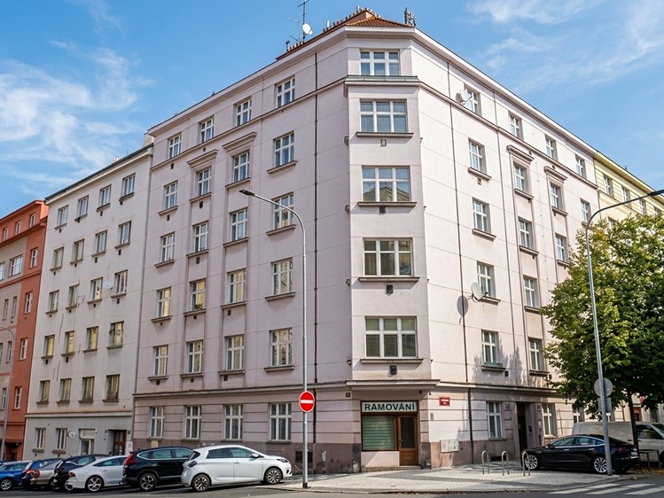 Pronájem bytu 2+kk, 47 m² (3 z 10)