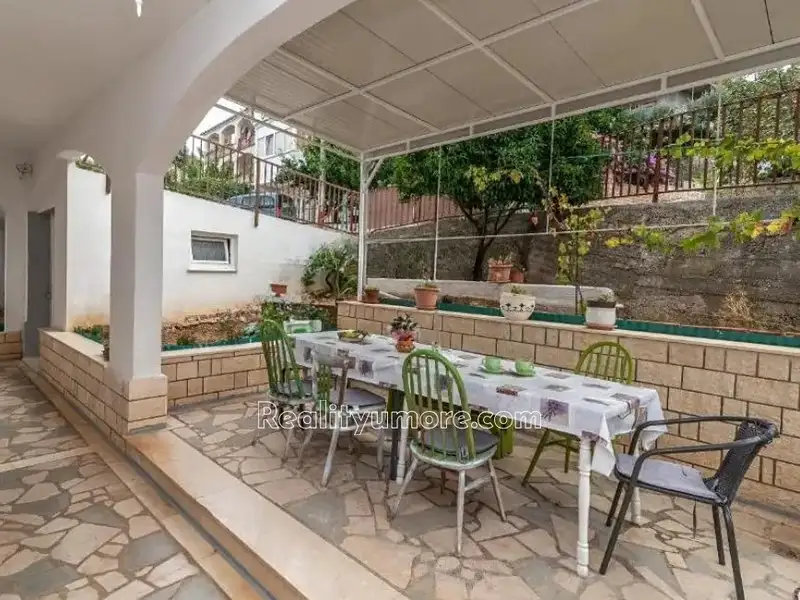Prodej rodinného domu 489 m², pozemek 457 m², Trogir – náhled fotky 2