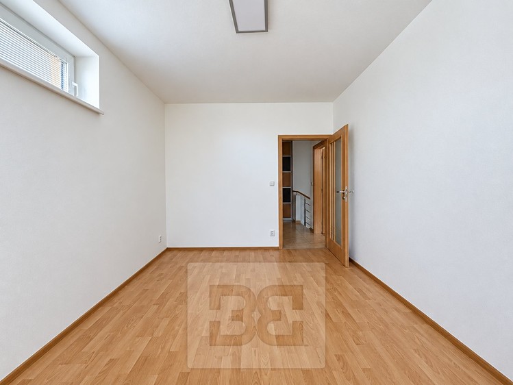 Квартира 3+kk в оренду, 90 м² (13 з 27)