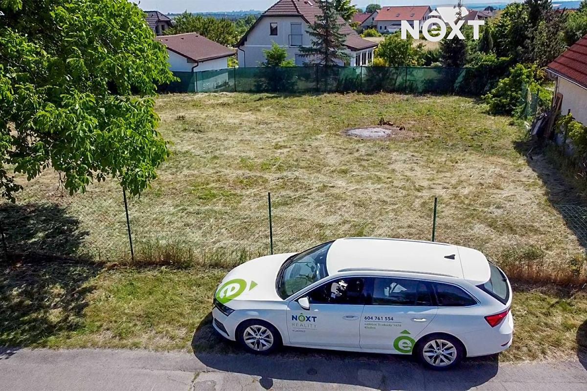 Prodej stavebního pozemku 870 m², Kosoř – fotka 1 z 3