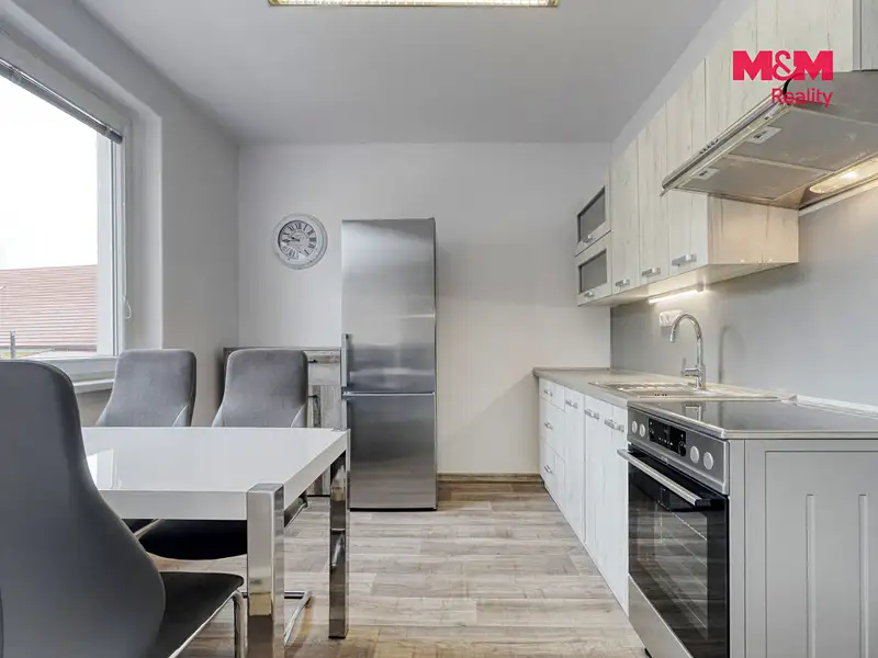 Prodej bytu 2+1 63 m², Kolinec – náhled fotky 3