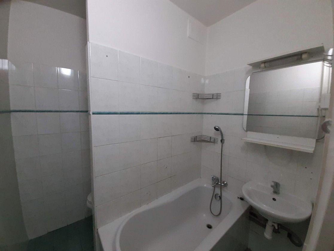 Pronájem bytu 1+kk 28 m² – fotografie 4