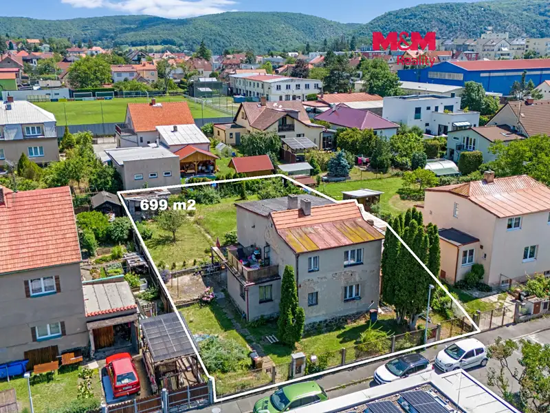Prodej rodinného domu 290 m², pozemek 699 m², Praha – náhled fotky 1