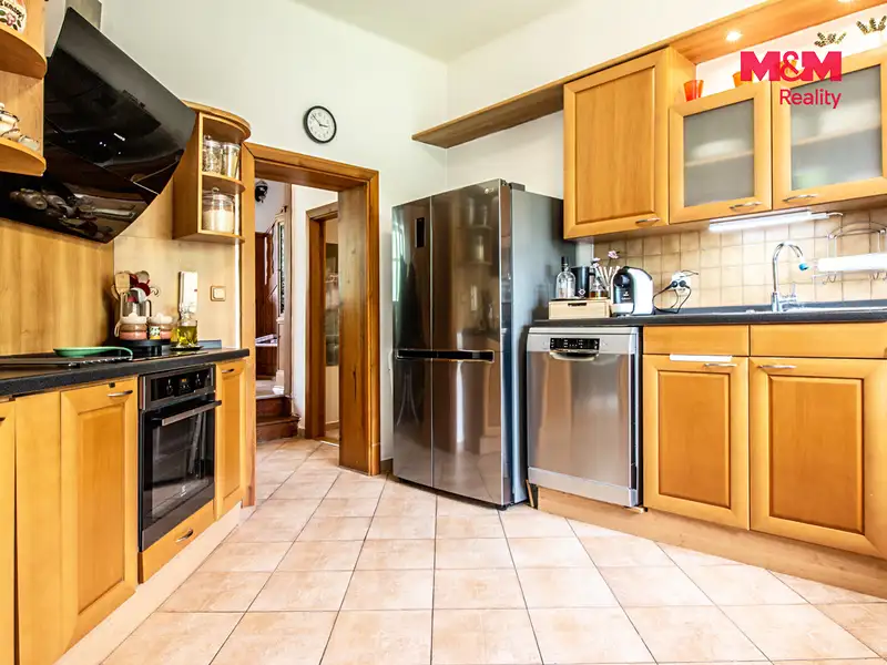 Prodej rodinného domu 250 m², pozemek 2077 m², Nový Bor – náhled fotky 2