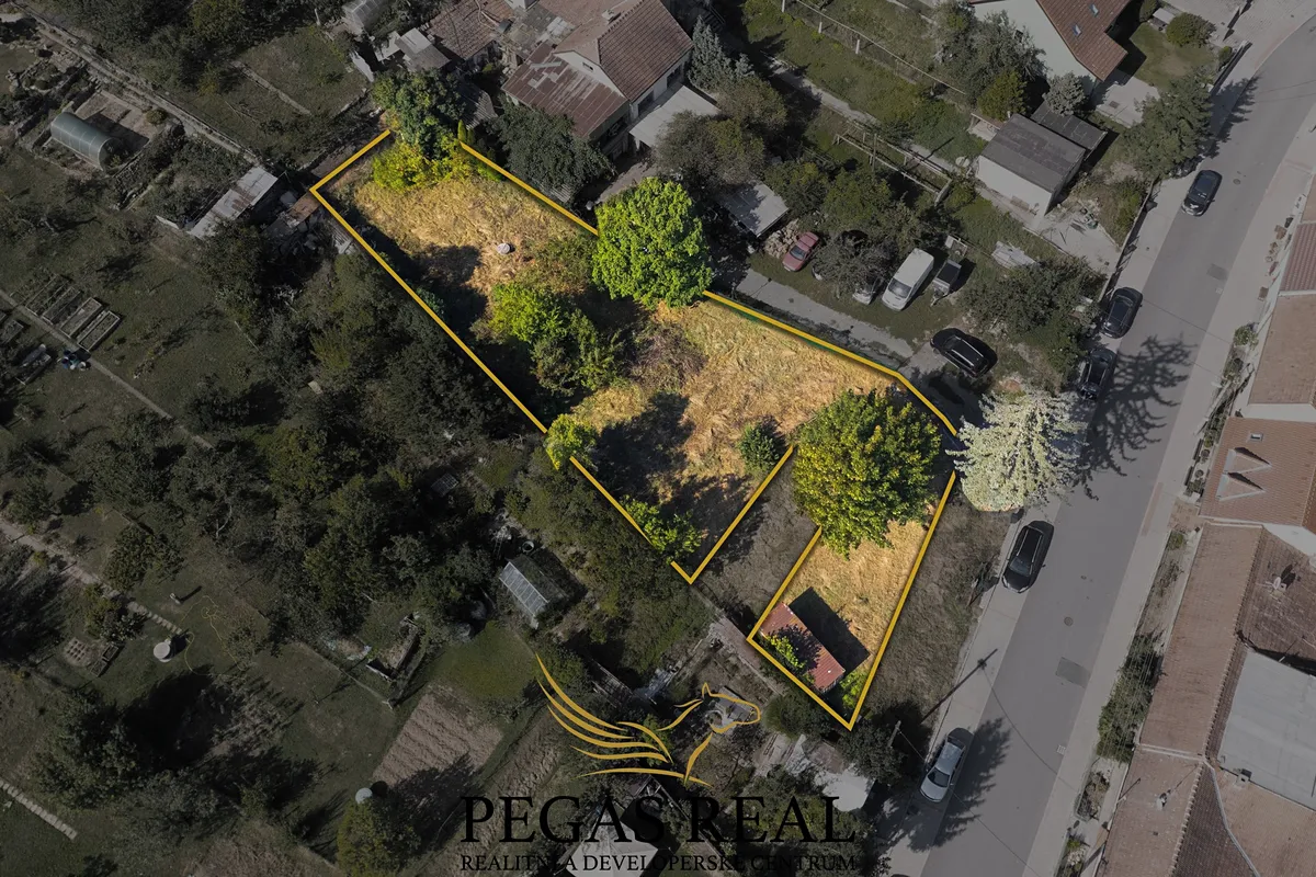 Prodej stavebního pozemku 833 m²