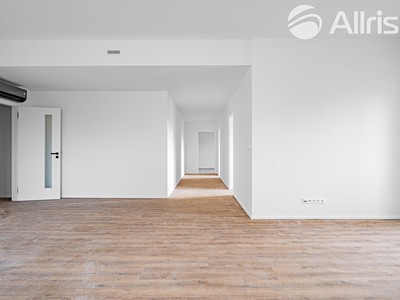 Квартира 4+kk на продаж, 162 м² (3 з 18)