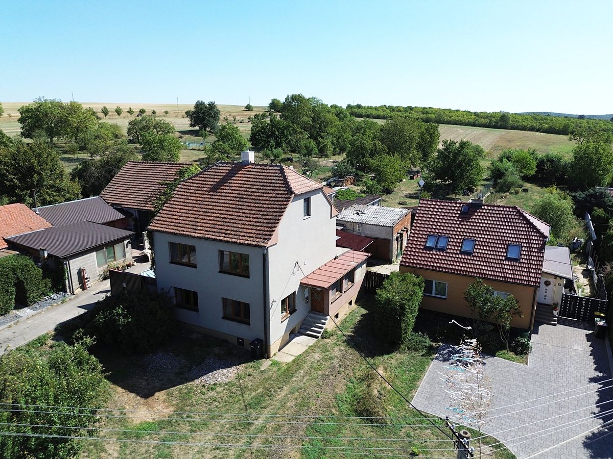 Prodej rodinného domu 257 m², pozemek 5097 m², Kobeřice u Brna – fotka 1 z 3