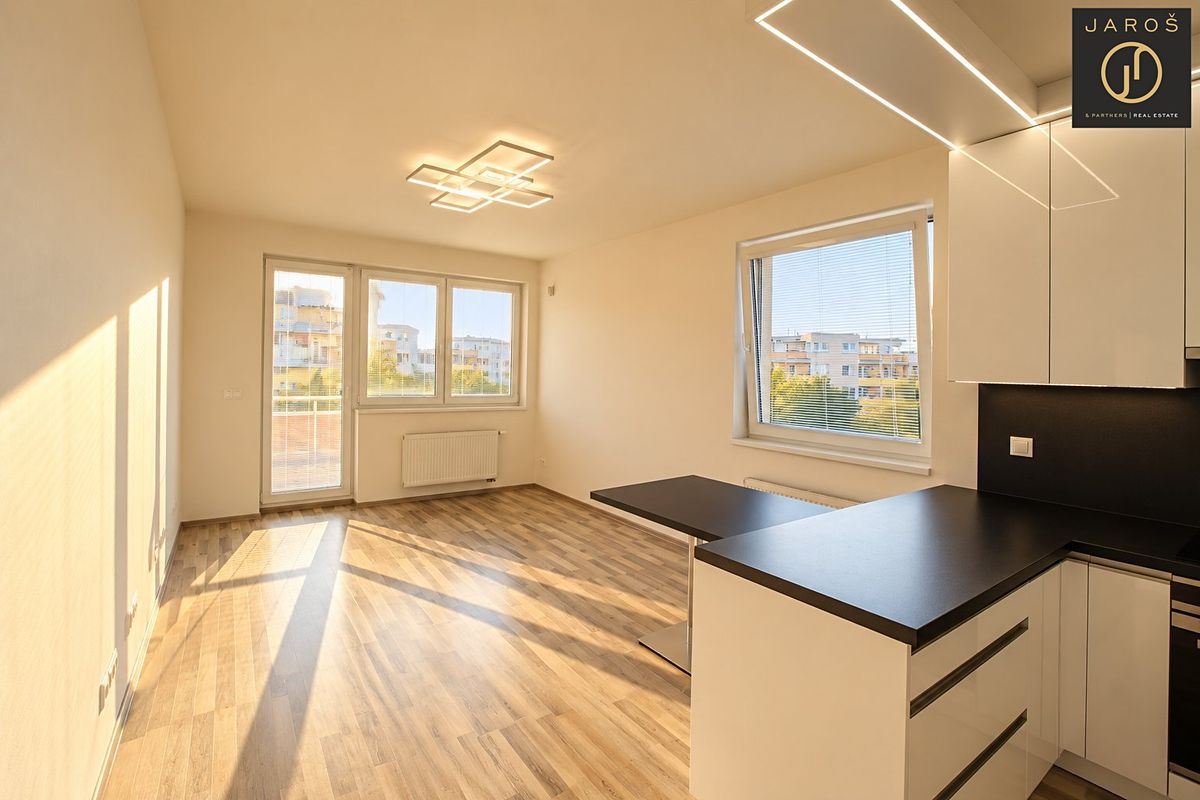 Pronájem bytu 3+kk 71 m², Praha – fotka 1 z 3