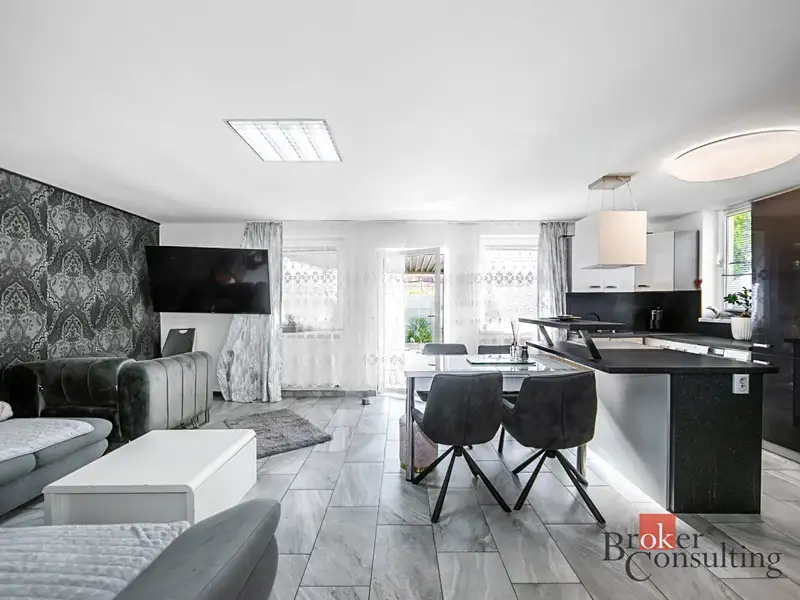 Prodej rodinného domu 196 m², pozemek 561 m², Průhonice – náhled fotky 2