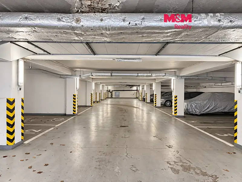 Prodej garážového stání 11 m², Praha – náhled fotky 1