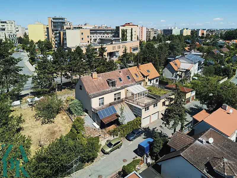 Dražba rodinného domu 458 m², pozemek 413 m², Praha – náhled fotky 2