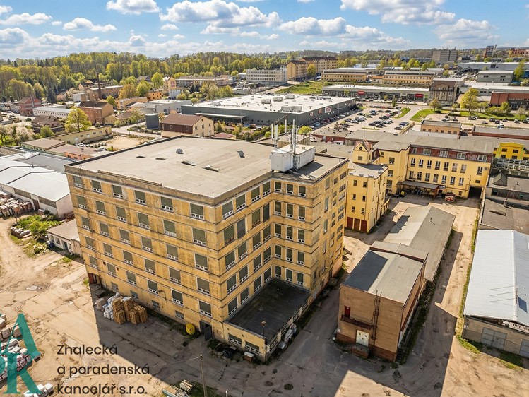 Pronájem komerčního prostoru, 1 075 m² (1 z 6)