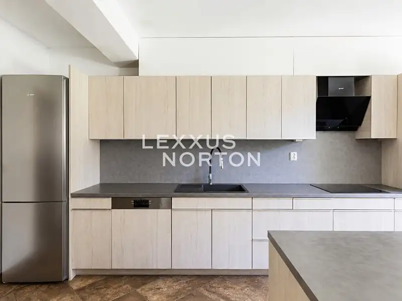 Pronájem rodinného domu 340 m², pozemek 1200 m², Praha – náhled fotky 3