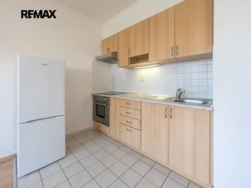 Pronájem bytu 1+kk 32 m², Praha – náhled fotky 1