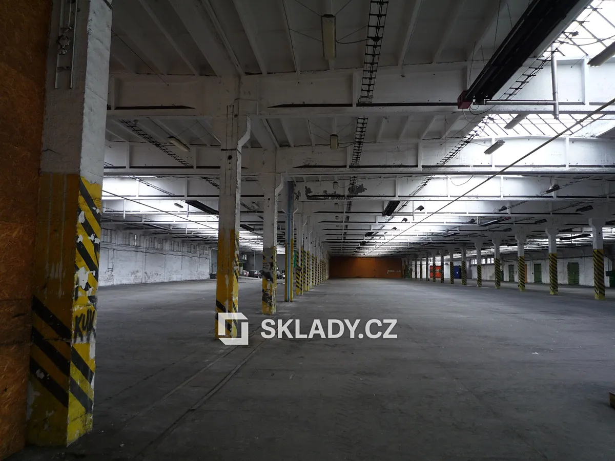 Pronájem skladového prostoru 2700 m²