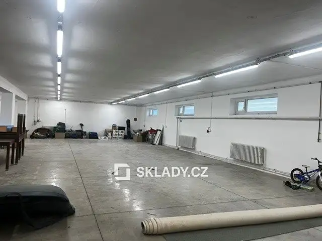 Pronájem skladového prostoru 700 m², Zlín – náhled fotky 1