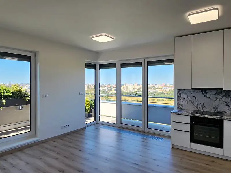 Pronájem bytu 2+kk 78 m², Praha – náhled fotky 2