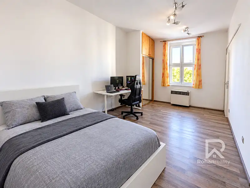 Pronájem bytu 1+kk 30 m², Praha – náhled fotky 1
